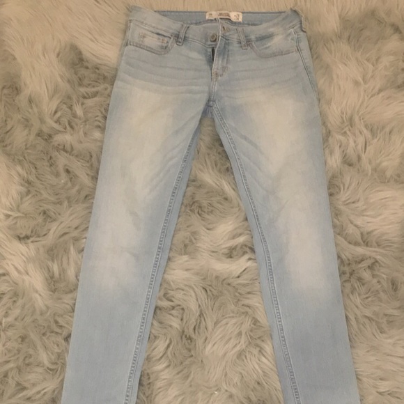 Low rise skinny jeans that are light denim - Picture 3 of 4